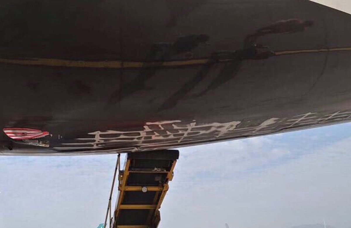 Boeing 777 damaged tail