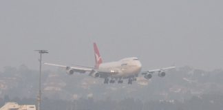 747 in Sydney haze
