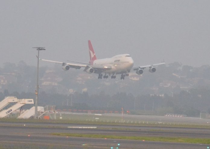 747 in Sydney haze