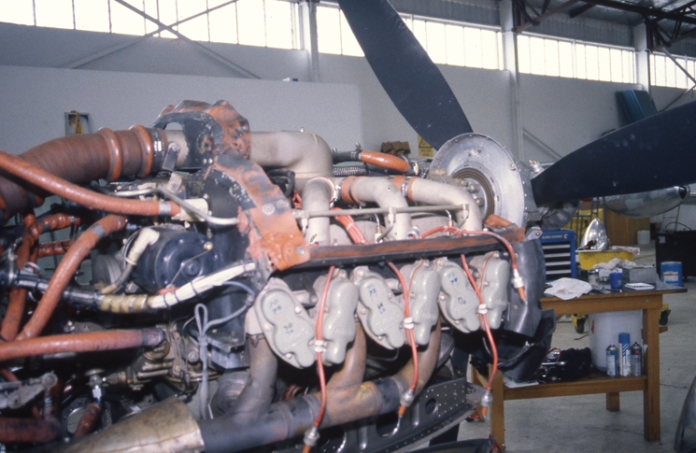 Plane engine with propellor – maintenance