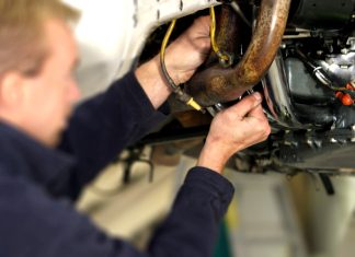 Engineer working on a Cirrus SR22 aircraft.